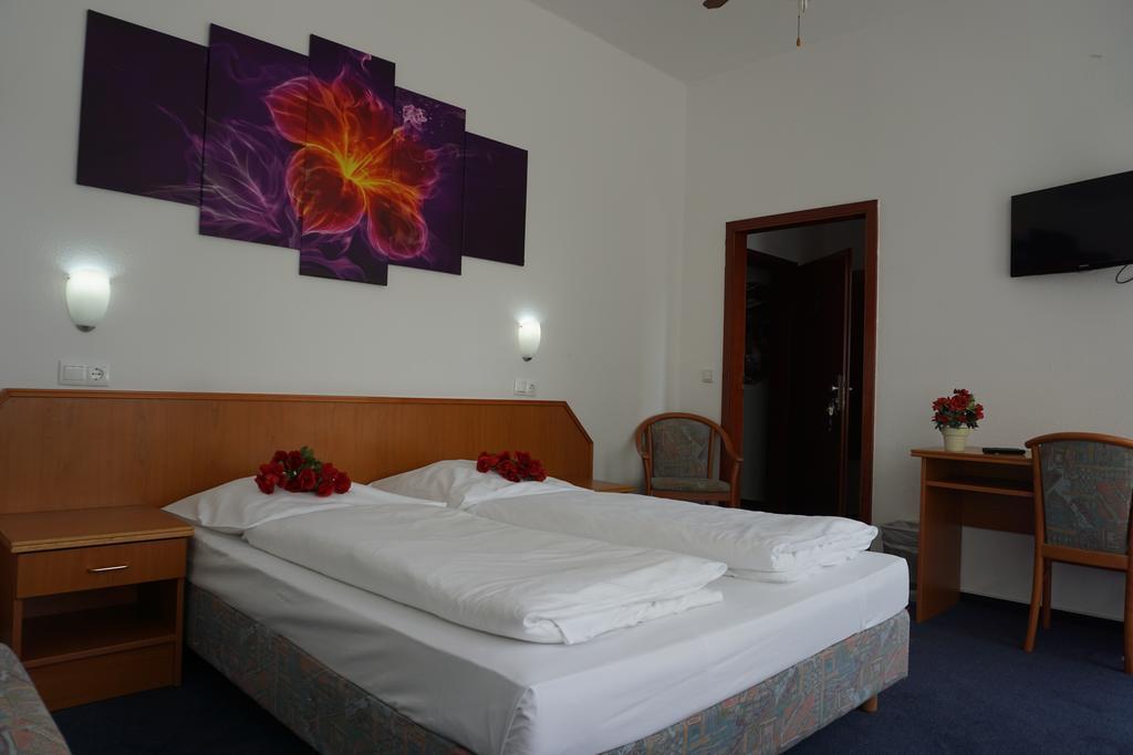 Itm Hotel Oase Гамбург Номер фото